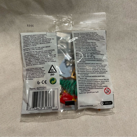 LEGO Xtra 40368 Accessory Set with Red and Green - Picture 2 of 2